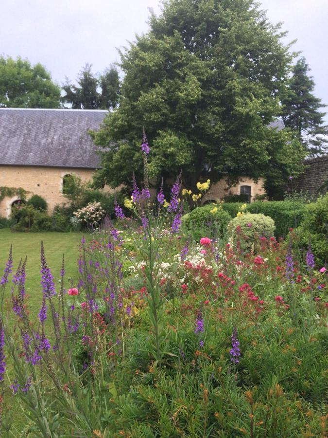 De Ma Fenetre Bed & Breakfast Saint-Martin-des-Entrees Bagian luar foto